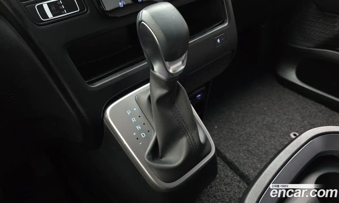 Hyundai Staria 2025 1.6 автомат (гидро), фото 9