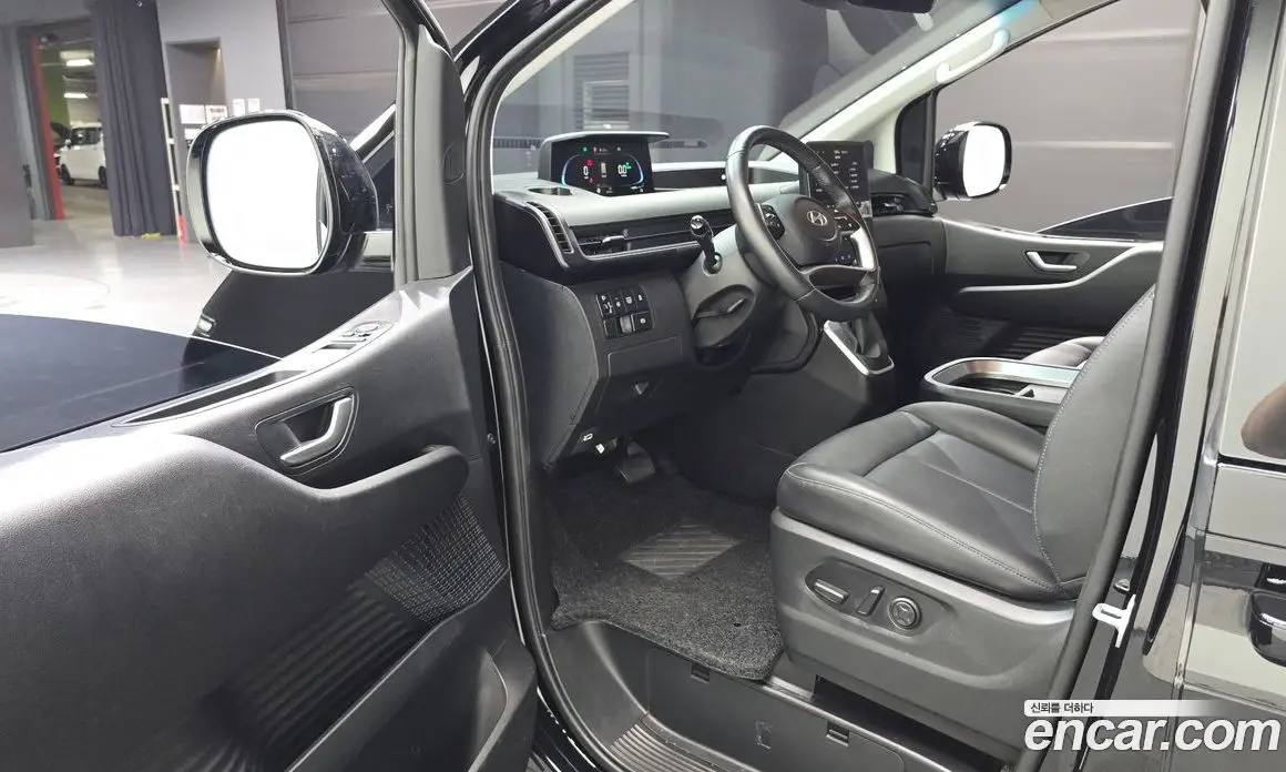 Hyundai Staria 2025 1.6 автомат (гидро), фото 10