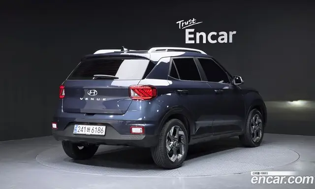 Hyundai Venue 2023 1.6 автомат (гидро), миниатюра 2