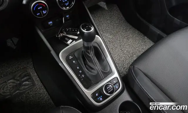 Hyundai Venue 2023 1.6 автомат (гидро), миниатюра 12