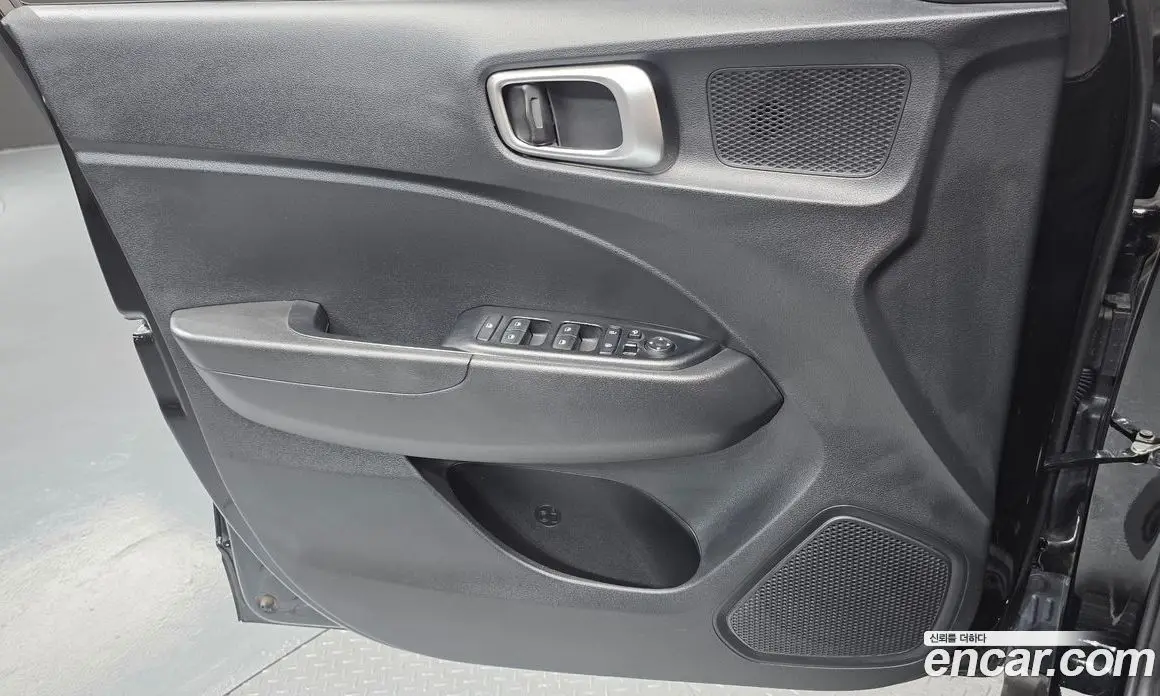Hyundai Venue 2023 1.6 автомат (гидро), фото 14