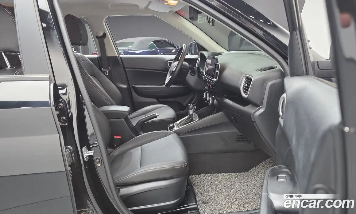 Hyundai Venue 2023 1.6 автомат (гидро), фото 17