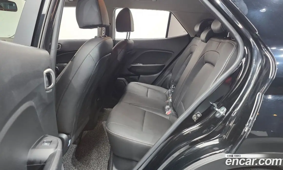 Hyundai Venue 2023 1.6 автомат (гидро), фото 18