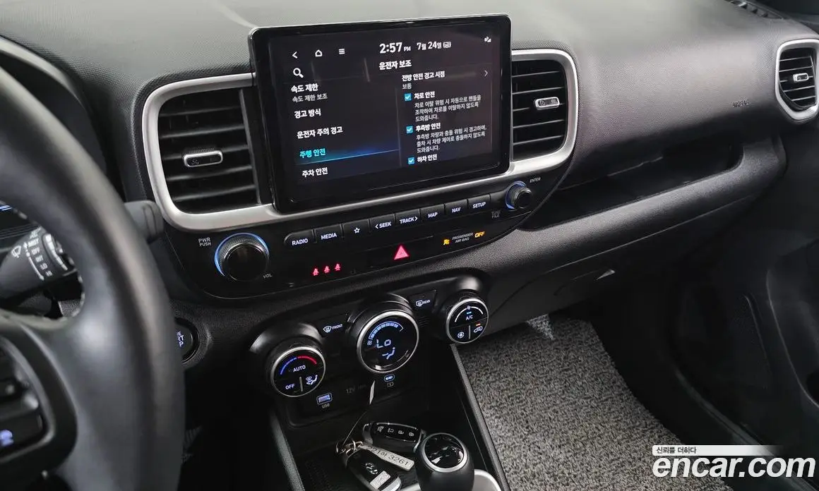 Hyundai Venue 2023 1.6 автомат (гидро), фото 20