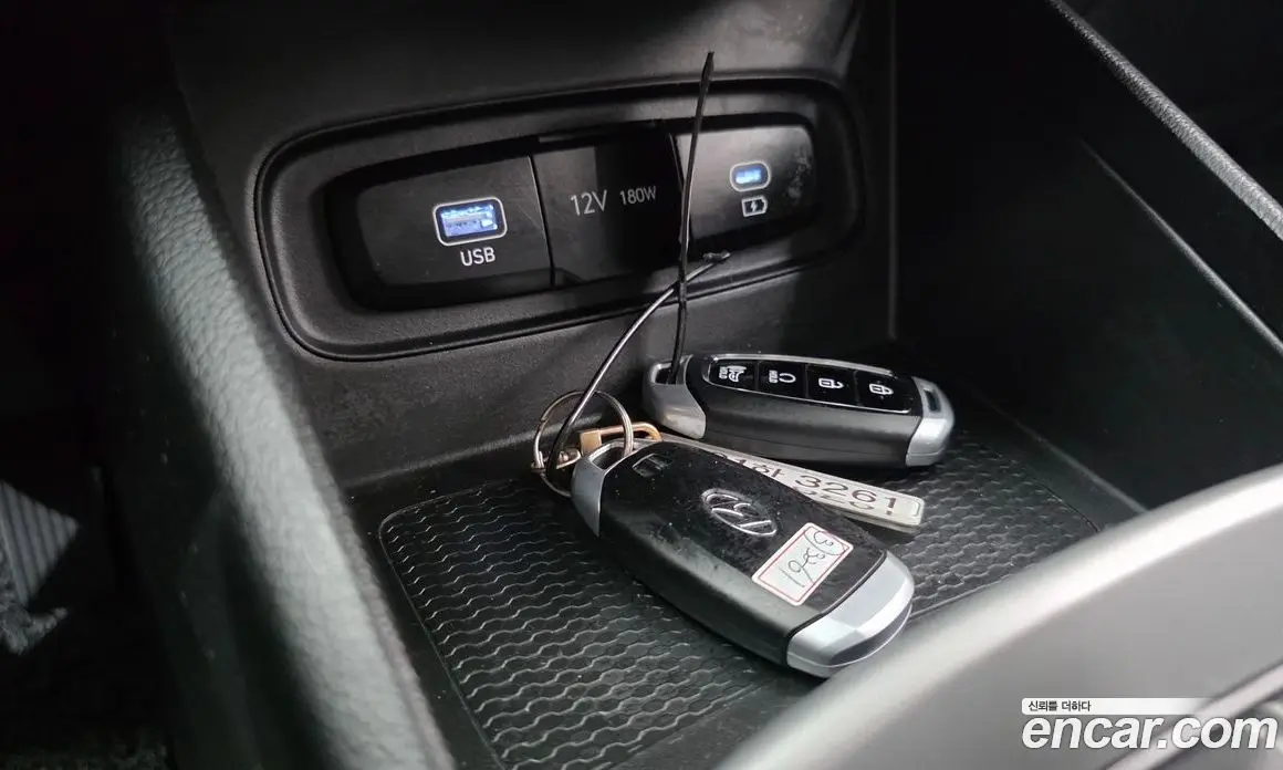 Hyundai Venue 2023 1.6 автомат (гидро), фото 23