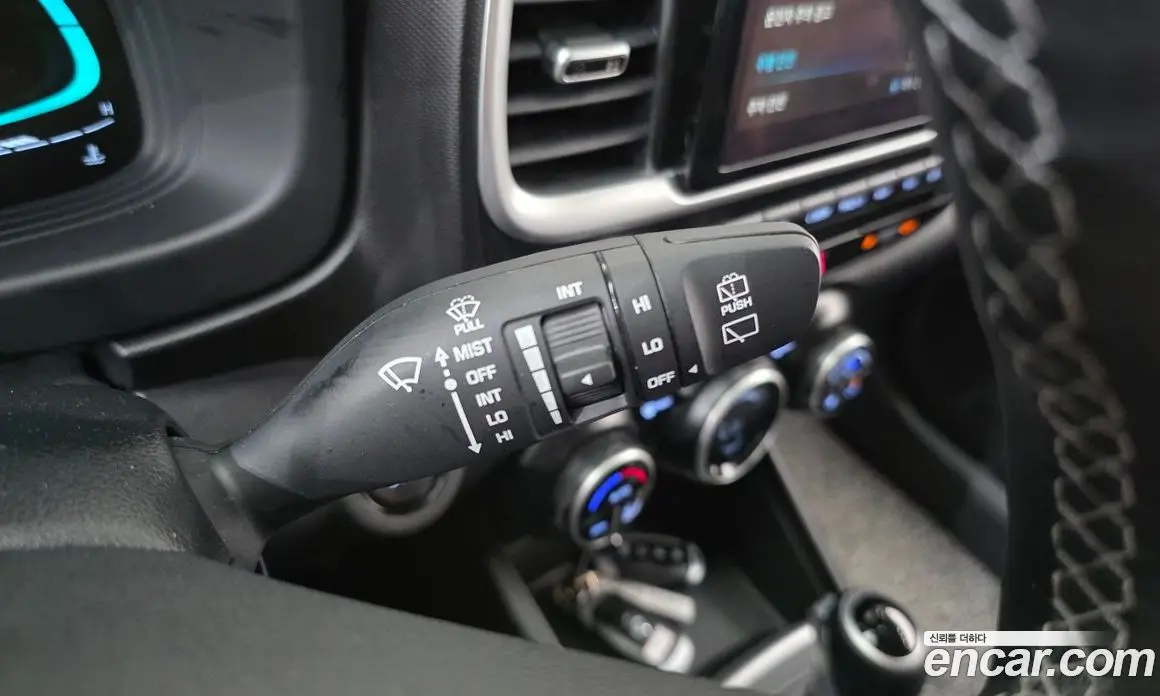 Hyundai Venue 2023 1.6 автомат (гидро), фото 25