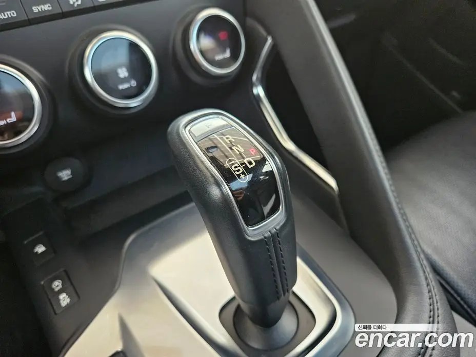 Jaguar E-Pace 2018 2.0 автомат (гидро), фото 15