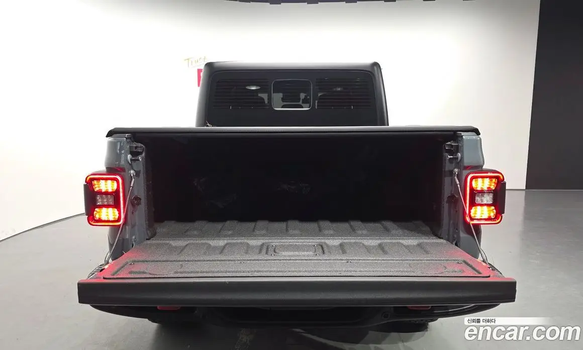 Jeep Gladiator 2025 3.6 автомат (гидро), фото 26