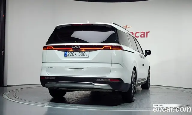 Kia Carnival 2023 2.2 автомат (гидро), миниатюра 3