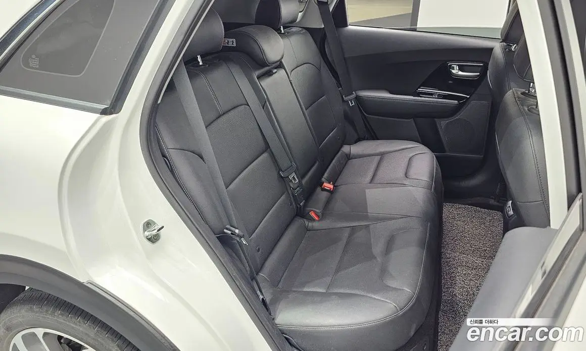 Kia Niro 2018 1.6 автомат (гидро), фото 11