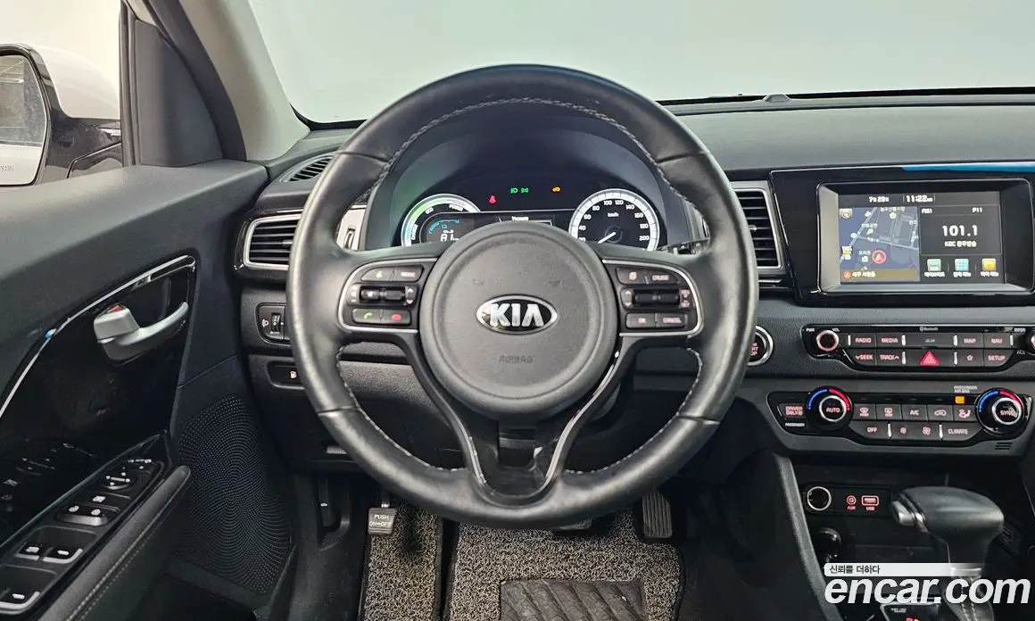 Kia Niro 2018 1.6 автомат (гидро), фото 12