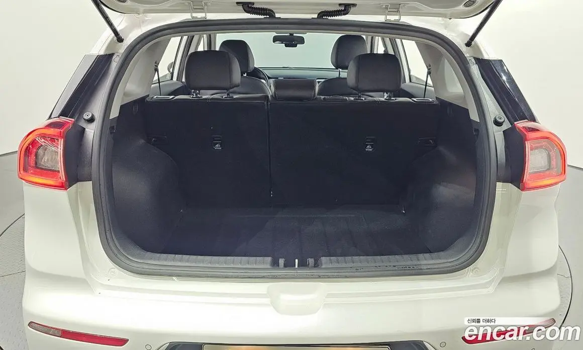Kia Niro 2018 1.6 автомат (гидро), фото 20