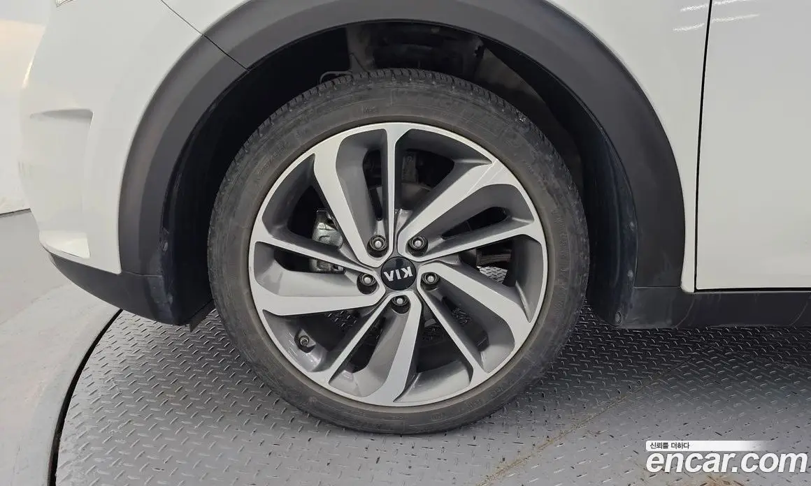 Kia Niro 2018 1.6 автомат (гидро), фото 5