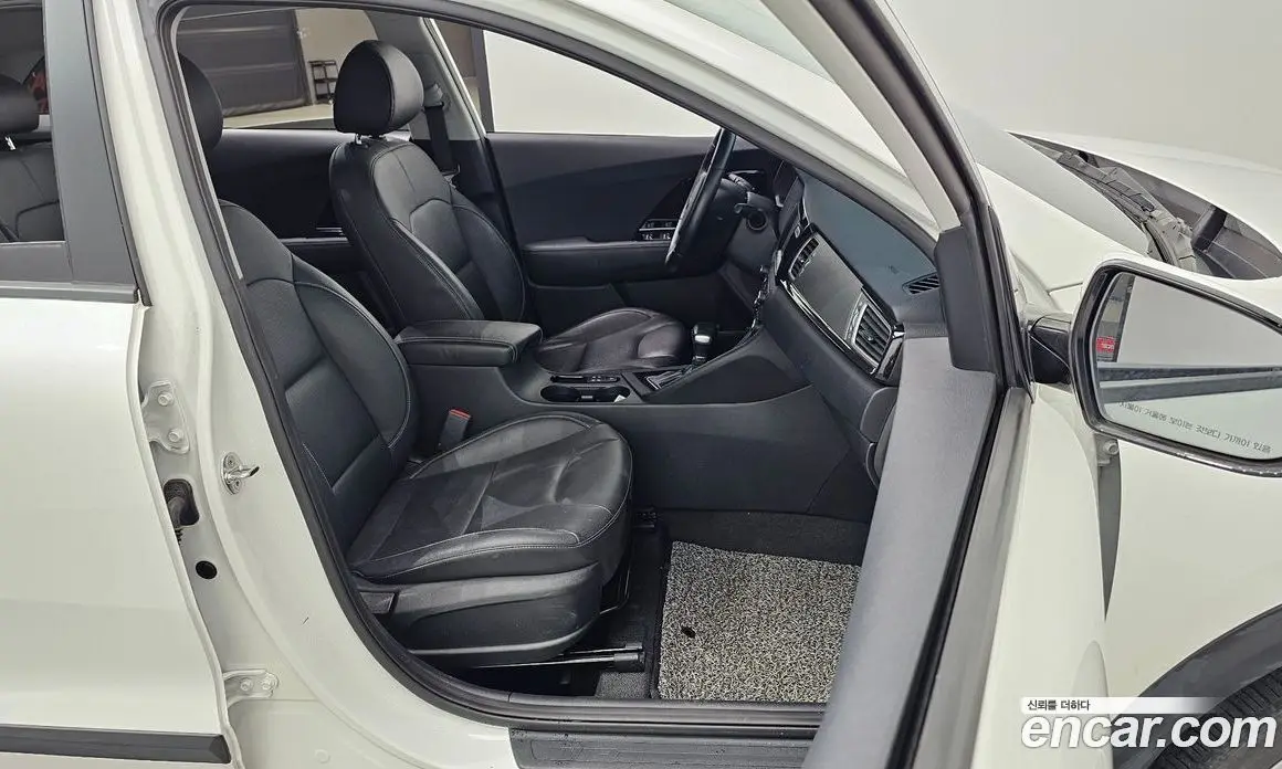 Kia Niro 2018 1.6 автомат (гидро), фото 10