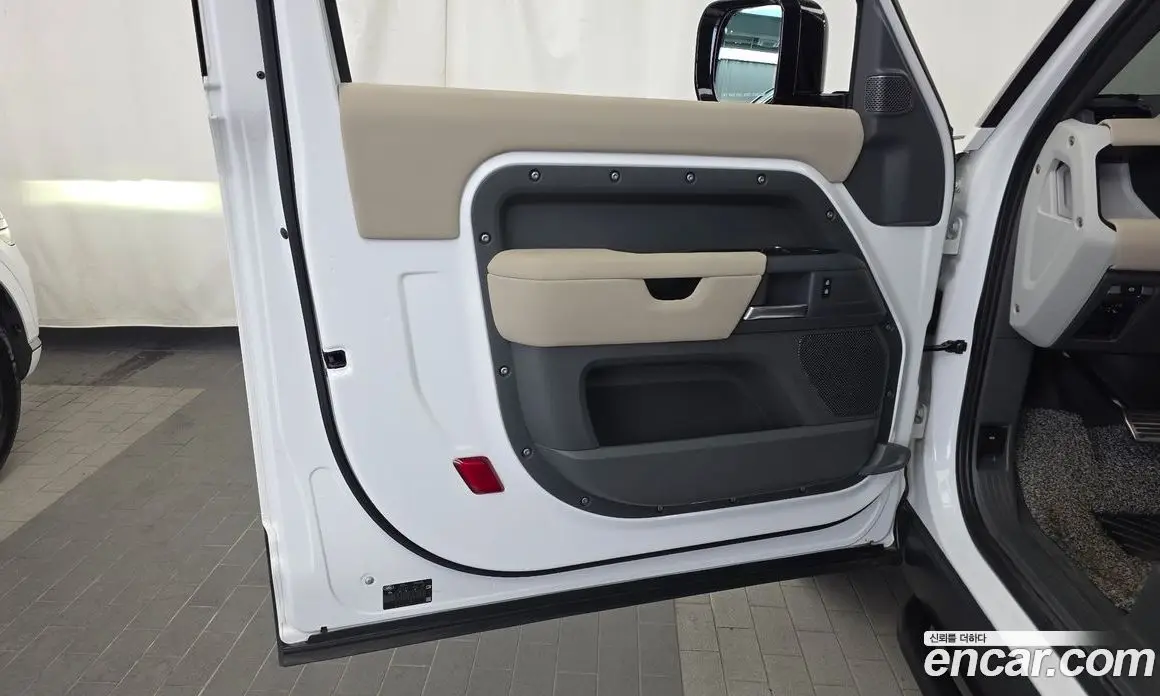 Land Rover Defender 2021 3.0 автомат (гидро), фото 14