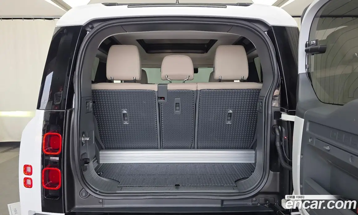 Land Rover Defender 2021 3.0 автомат (гидро), фото 26