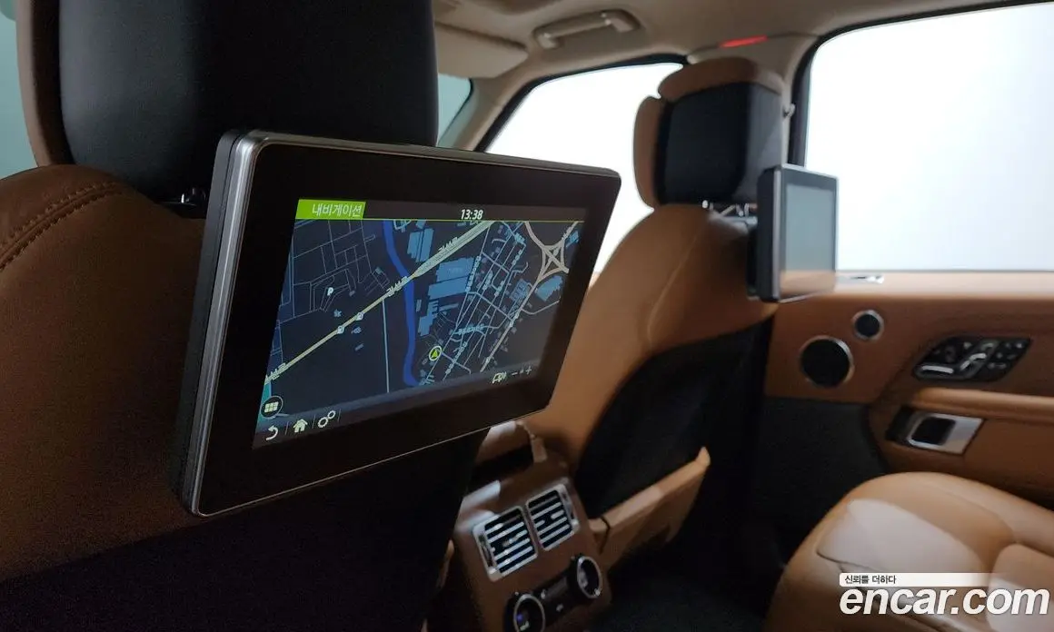Land Rover Range Rover 2021 3.0 автомат (гидро), фото 14