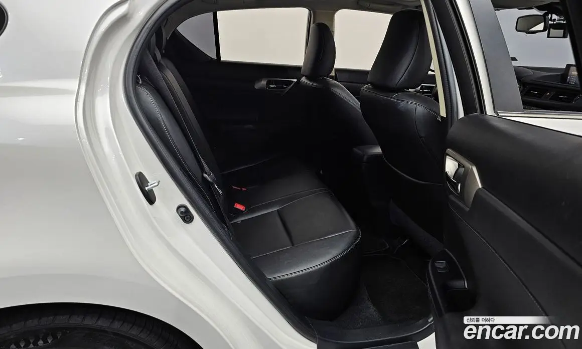 Lexus CT200h 2015 1.8 автомат (гидро), фото 12
