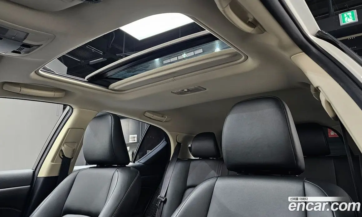 Lexus CT200h 2015 1.8 автомат (гидро), фото 17