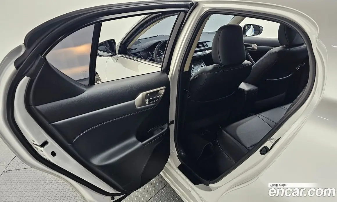 Lexus CT200h 2015 1.8 автомат (гидро), фото 19