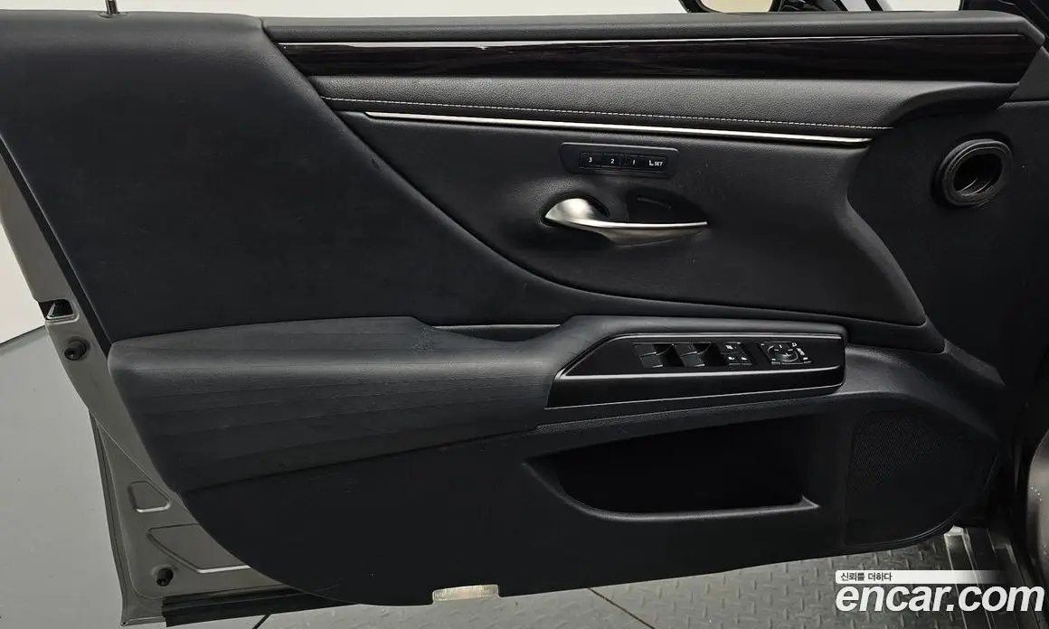 Lexus ES 2018 2.5 автомат (гидро), фото 13