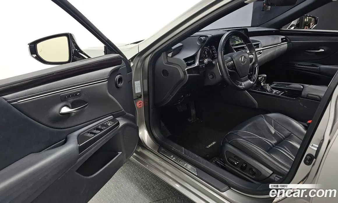Lexus ES 2018 2.5 автомат (гидро), фото 16