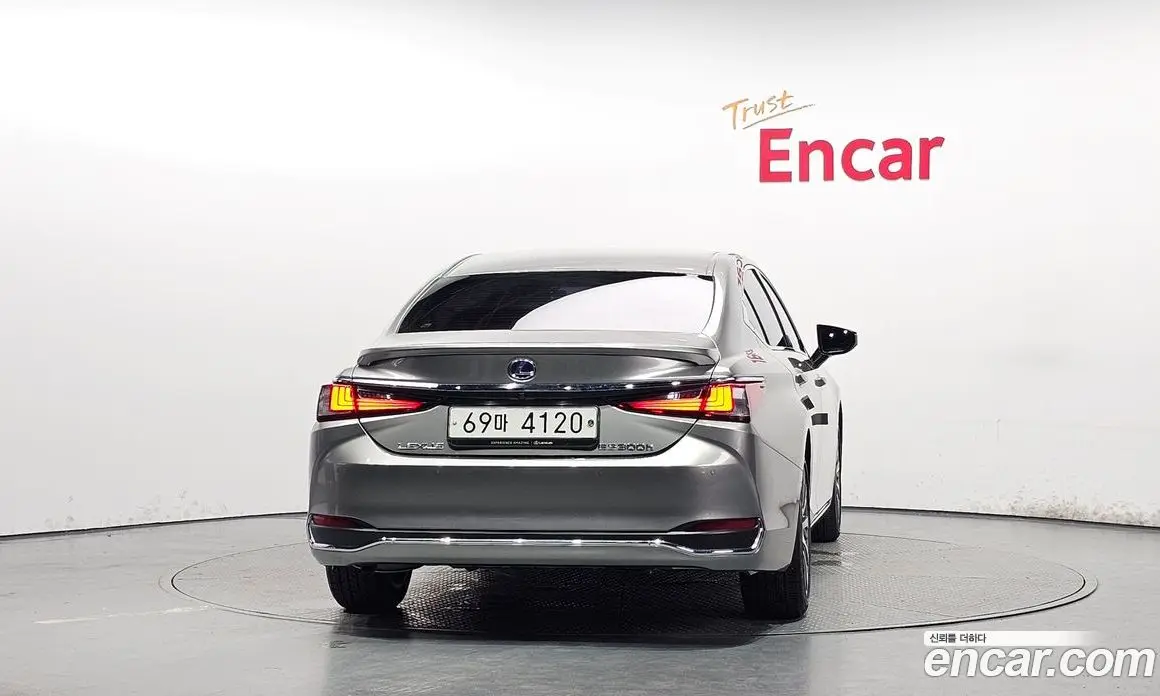 Lexus ES 2018 2.5 автомат (гидро), фото 3