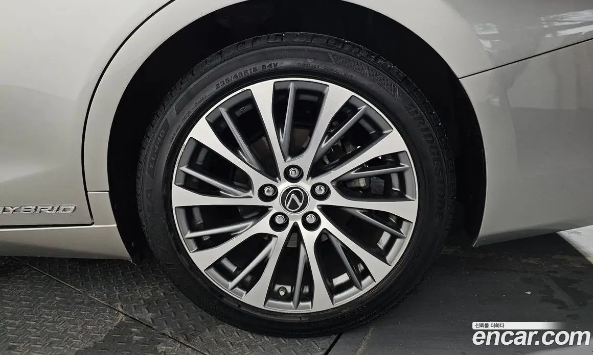 Lexus ES 2018 2.5 автомат (гидро), фото 6
