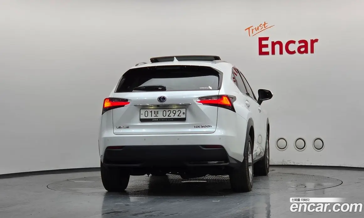 Lexus NX 2016 2.5 автомат (гидро), фото 4