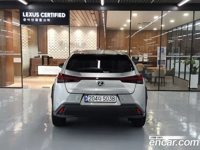 Lexus UX 2024 2.0 автомат (вариатор), миниатюра 3