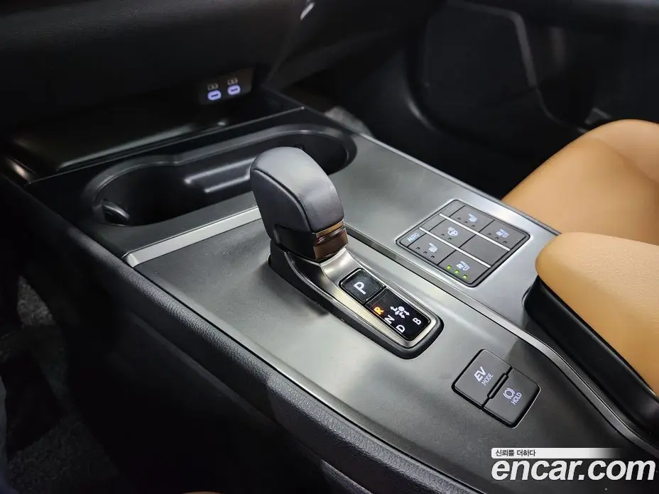 Lexus UX 2024 2.0 автомат (вариатор), фото 9