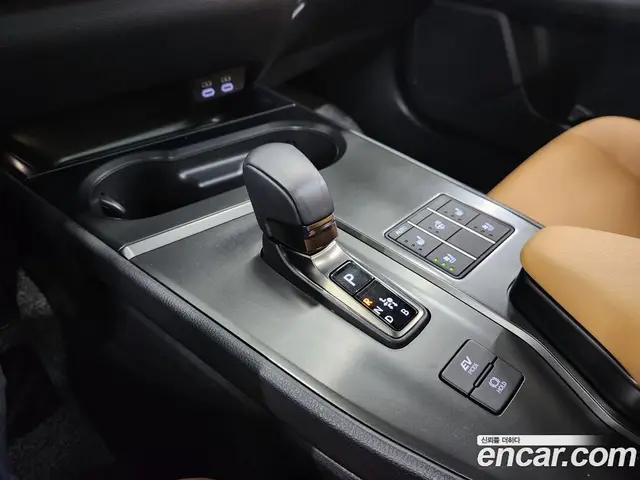 Lexus UX 2024 2.0 автомат (вариатор), миниатюра 9