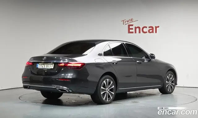 Mercedes-Benz E-Class 2021 2.0 автомат (гидро), миниатюра 2