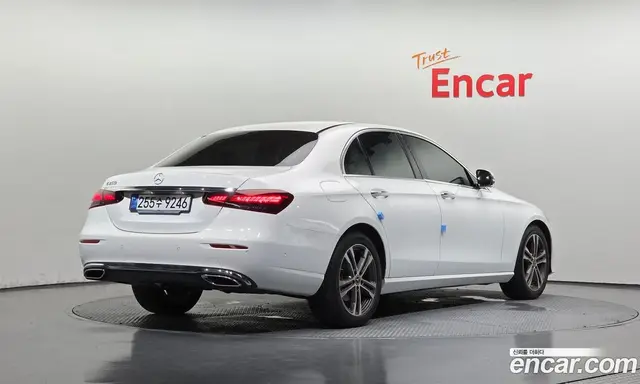 Mercedes-Benz E-Class 2023 2.0 автомат (гидро), миниатюра 2