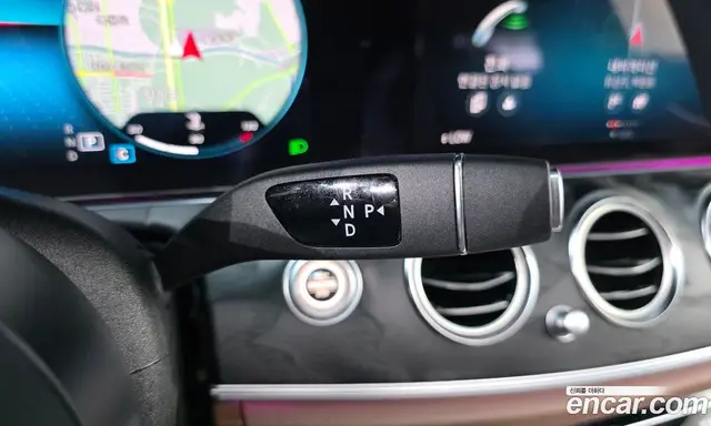 Mercedes-Benz E-Class 2023 2.0 автомат (гидро), миниатюра 12