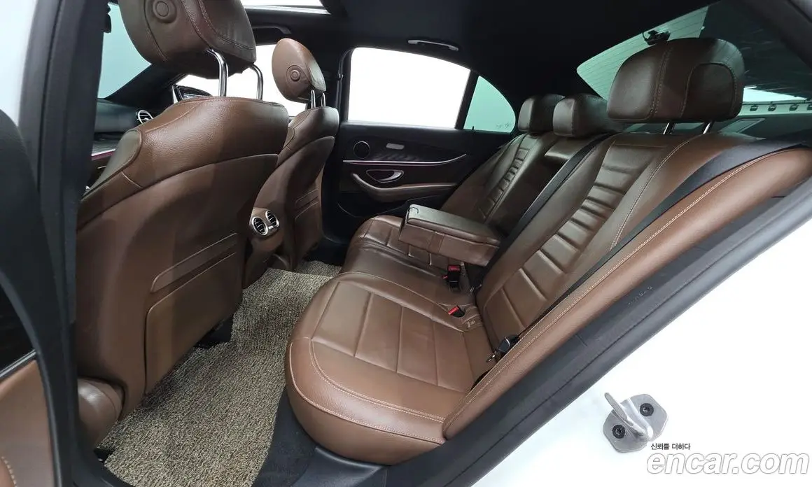 Mercedes-Benz E-Class 2023 2.0 автомат (гидро), фото 18