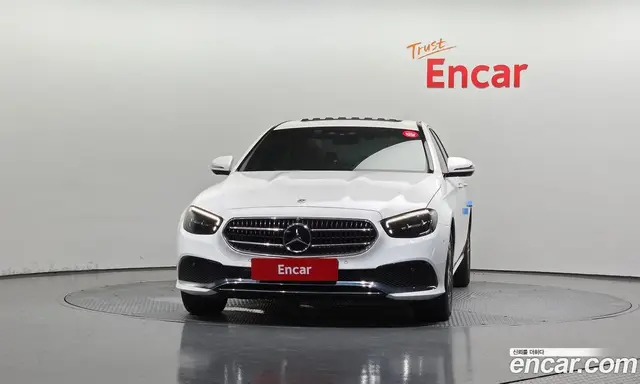 Mercedes-Benz E-Class 2023 2.0 автомат (гидро), миниатюра 3