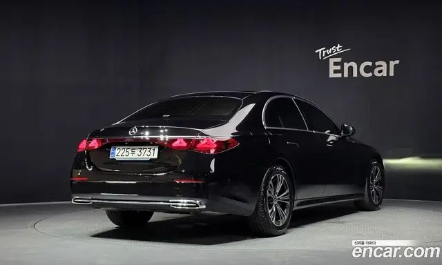 Mercedes-Benz E-Class 2024 2.0 автомат (гидро), миниатюра 2