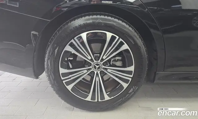 Mercedes-Benz E-Class 2024 2.0 автомат (гидро), миниатюра 5