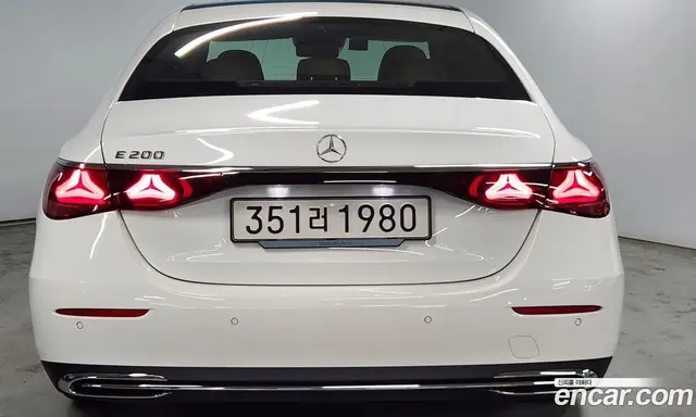 Mercedes-Benz E-Class 2025 2.0 автомат (гидро), миниатюра 4