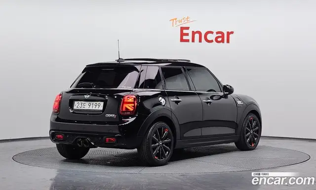 Mini Cooper 2019 2.0 автомат (гидро), миниатюра 2 Mini Cooper 2019 2.0 автомат (гидро), миниатюра 2