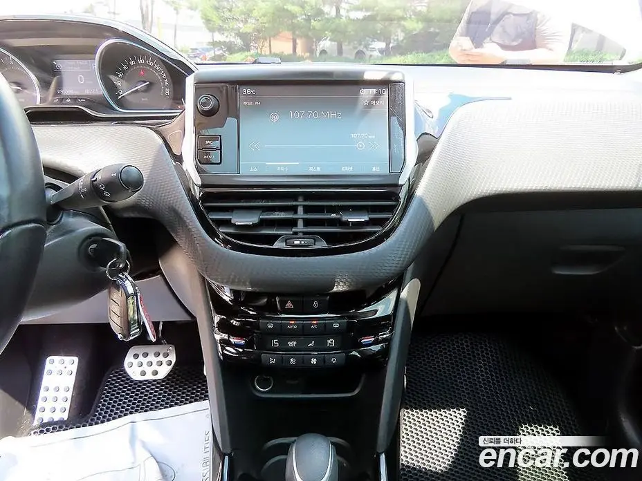 Peugeot 2008 2019 1.5 автомат (гидро), фото 13