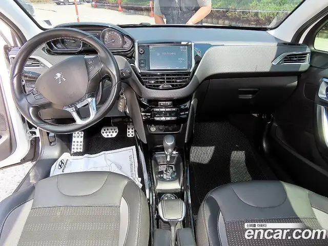 Peugeot 2008 2019 1.5 автомат (гидро), миниатюра 7