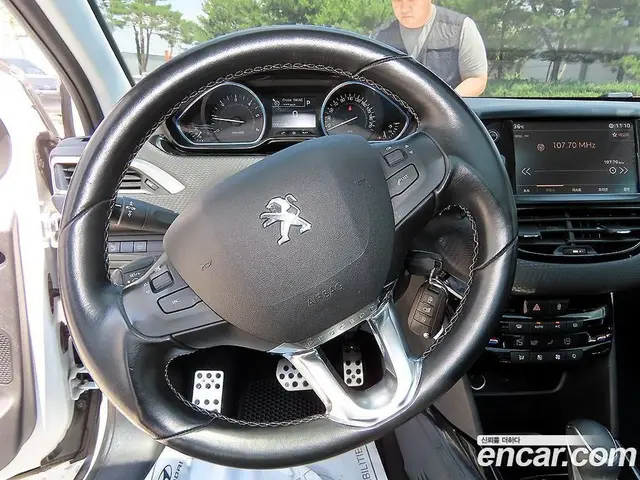 Peugeot 2008 2019 1.5 автомат (гидро), миниатюра 8