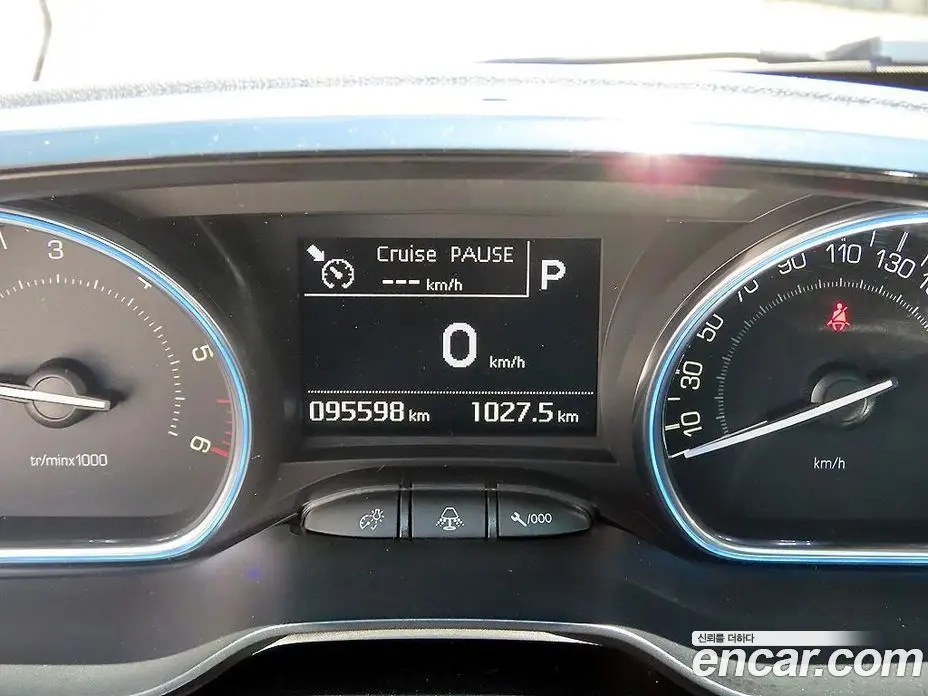 Peugeot 2008 2019 1.5 автомат (гидро), фото 9
