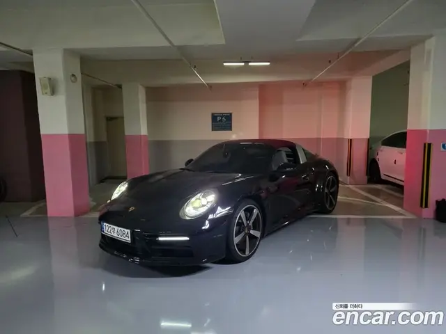 Porsche 911 2024 3.0 автомат (гидро), миниатюра 2