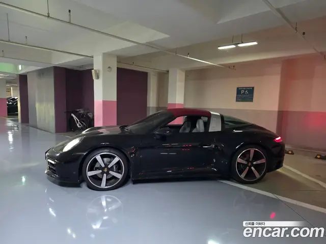 Porsche 911 2024 3.0 автомат (гидро), миниатюра 3