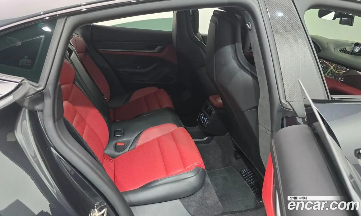 Porsche Taycan 2025 0.1 автомат (гидро), фото 17