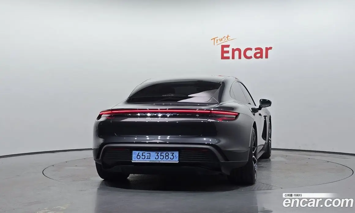 Porsche Taycan 2025 0.1 автомат (гидро), фото 4