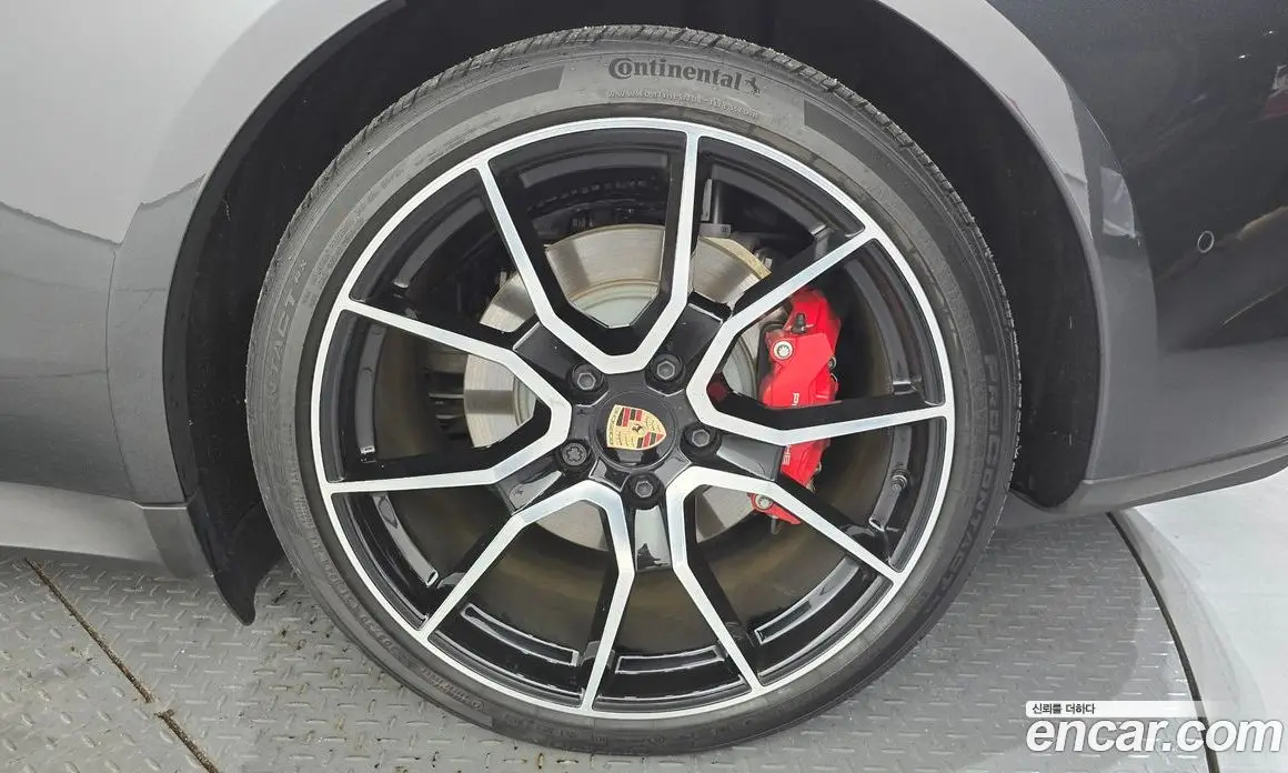 Porsche Taycan 2025 0.1 автомат (гидро), фото 7